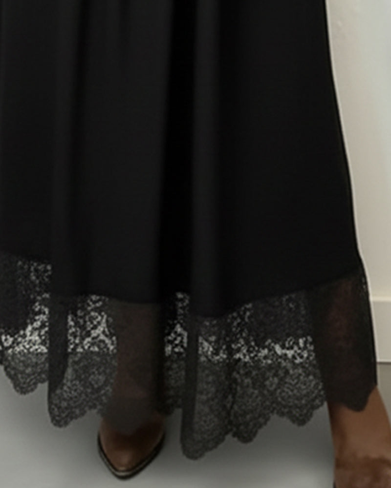 Dress with Lace Detail V-Neck and Pleated Design Elegant Atmosphere