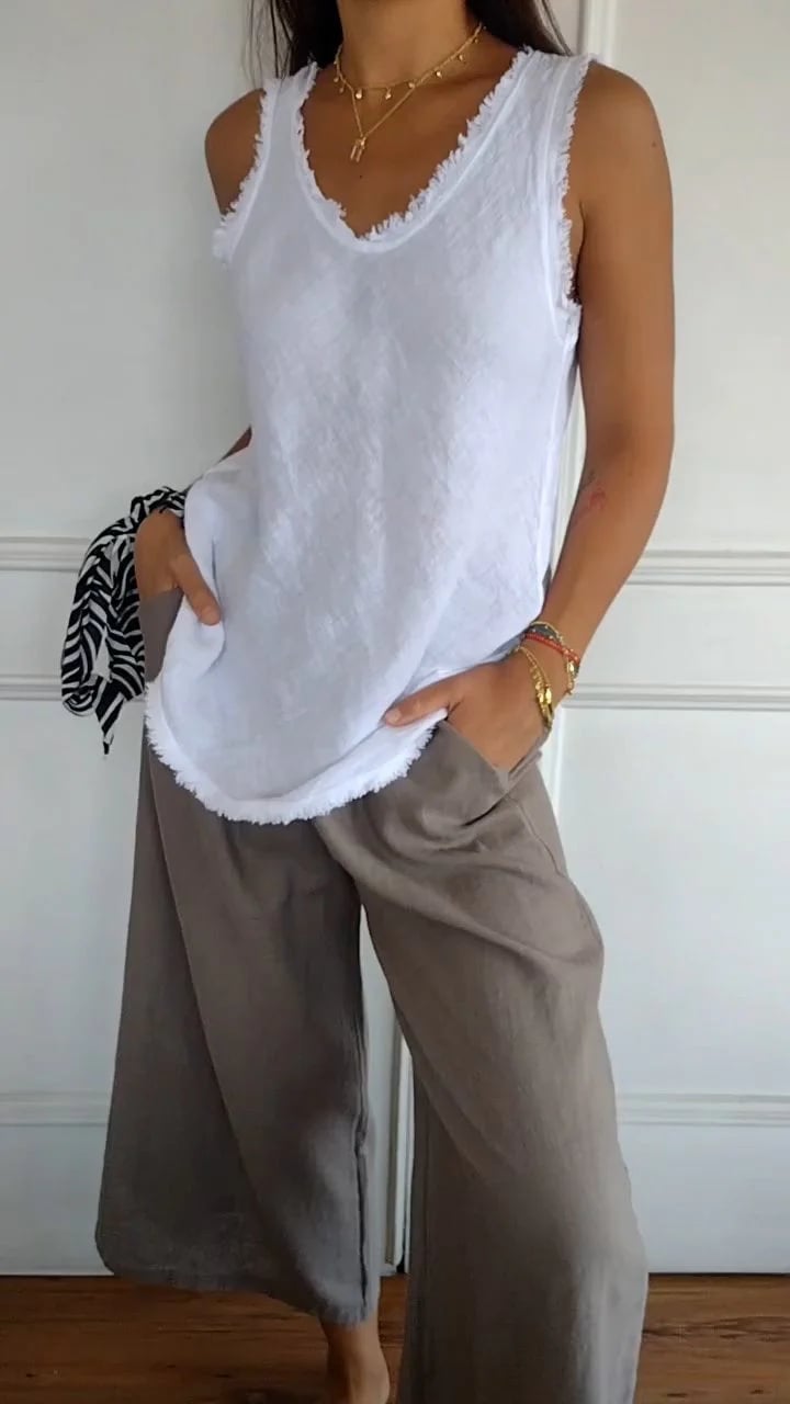 Aeliana - V-Neck Vest