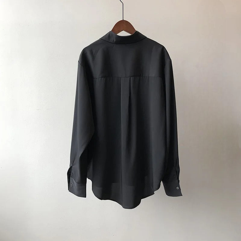 Riley – Blouse with Fluid Elegance